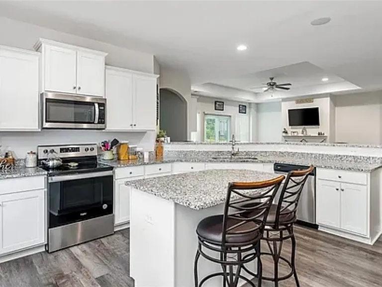 490 Twin View Dr — Photo 9
