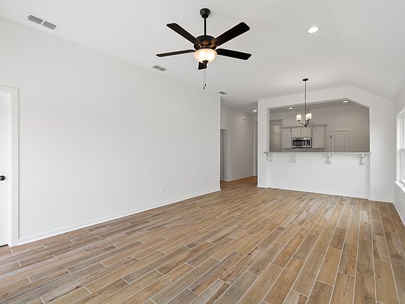 4th image of 3306 Oriole Dr