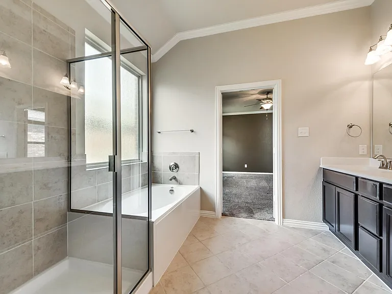 1404 Nacona Dr — Photo 13