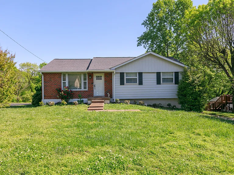 236 Nunley Dr — Photo 2