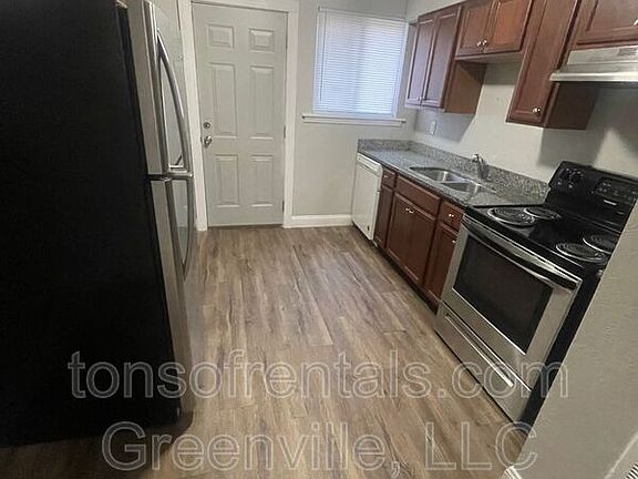 4th image of 88 W Park Dr #C