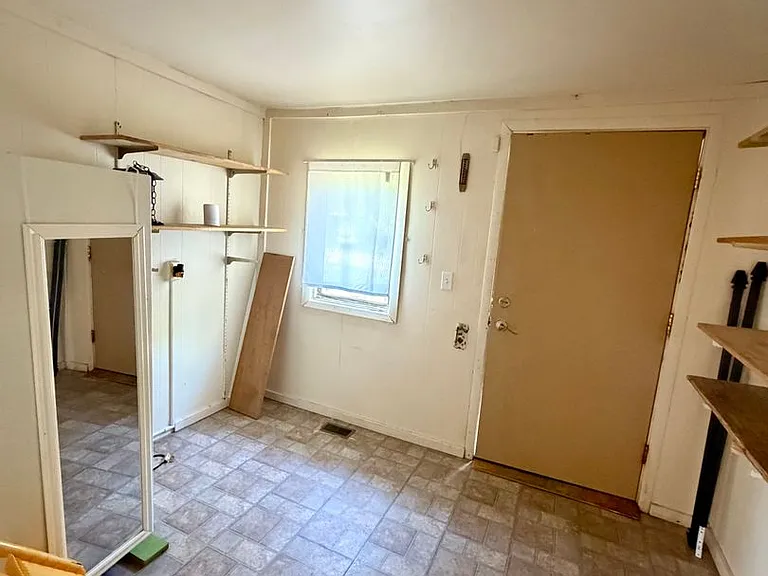 1645 Old Pioneer Way — Photo 2