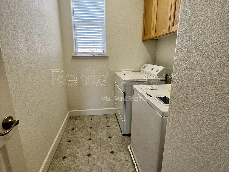 459 Jacobs Dr — Photo 4