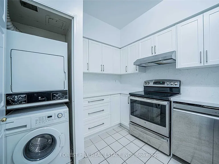 18 Lee Centre Dr #Penthouse 109 — Photo 31