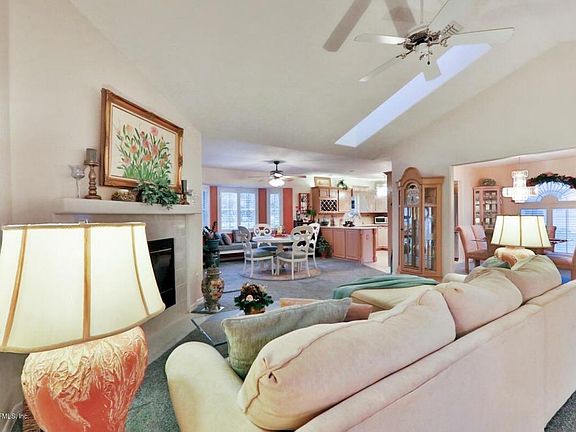 5th image of 664 E Bianca Cir