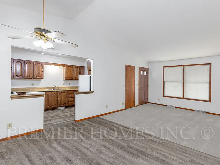 151-163 E Jones St — Photo 5