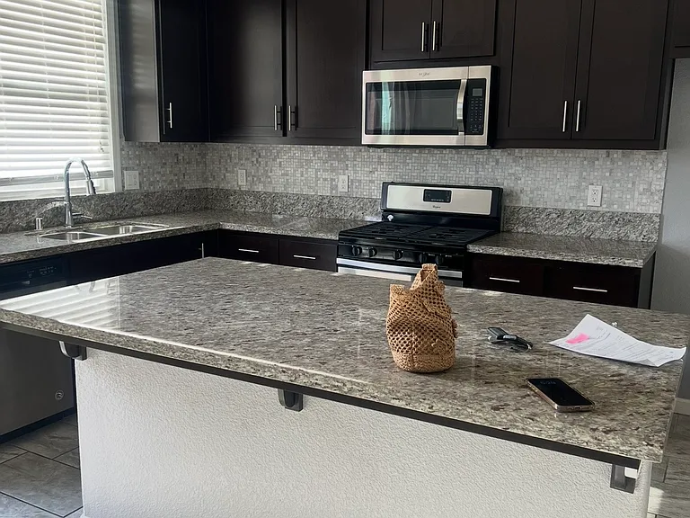 1332 Greenbrier Dr — Photo 8