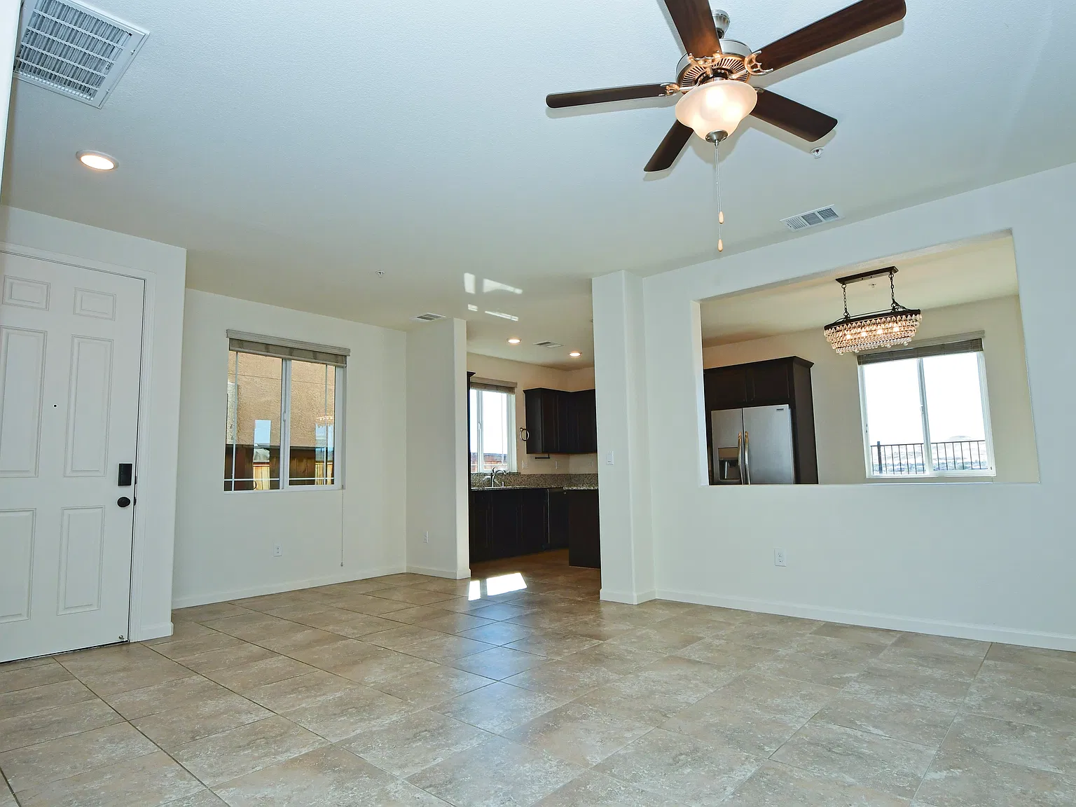3 bed, 2.5 bath, 1801 sqft, $2,950 — Photo 2