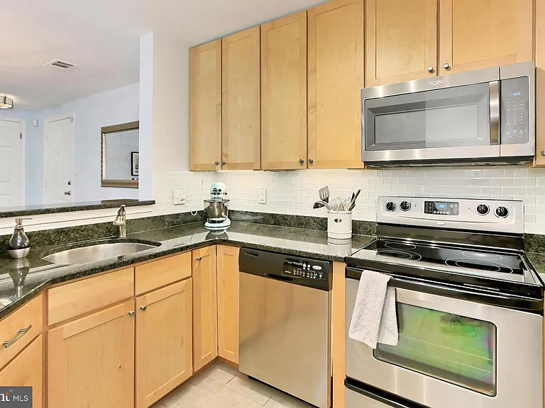 1100 Quaker Hill Dr #401 — Photo 12
