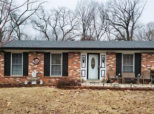 6653 Cortena Dr, Hazelwood, MO 63042