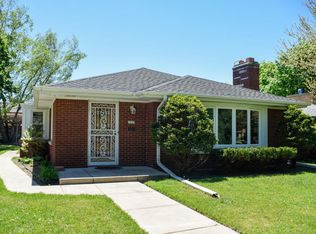 7527 Wellauer Dr, Wauwatosa, WI 53213