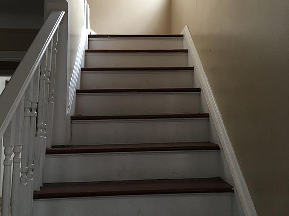 5th image of 16728 Rosemont Ave