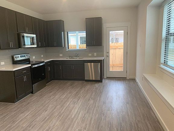 5th image of 374 Fieldwood Dr #B