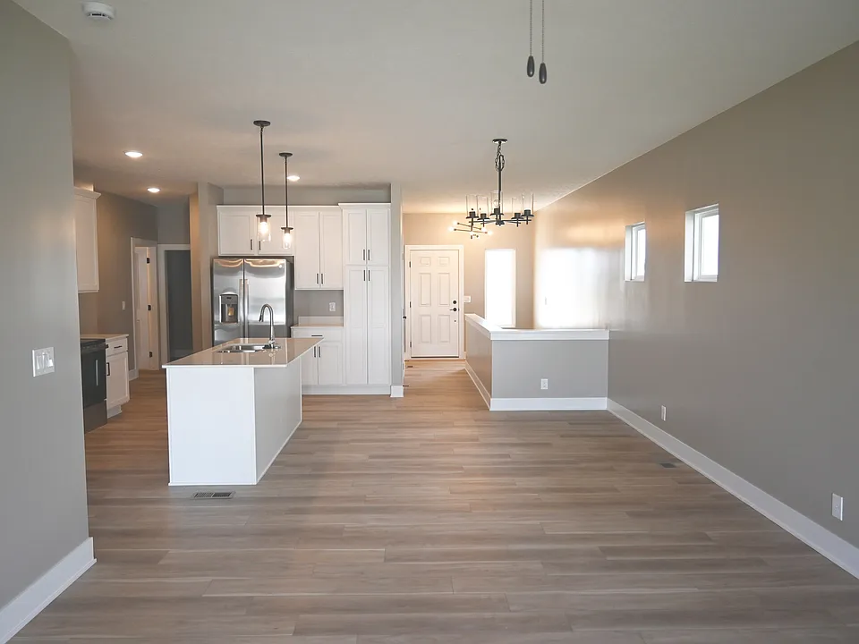 8212-8208 S 177th St