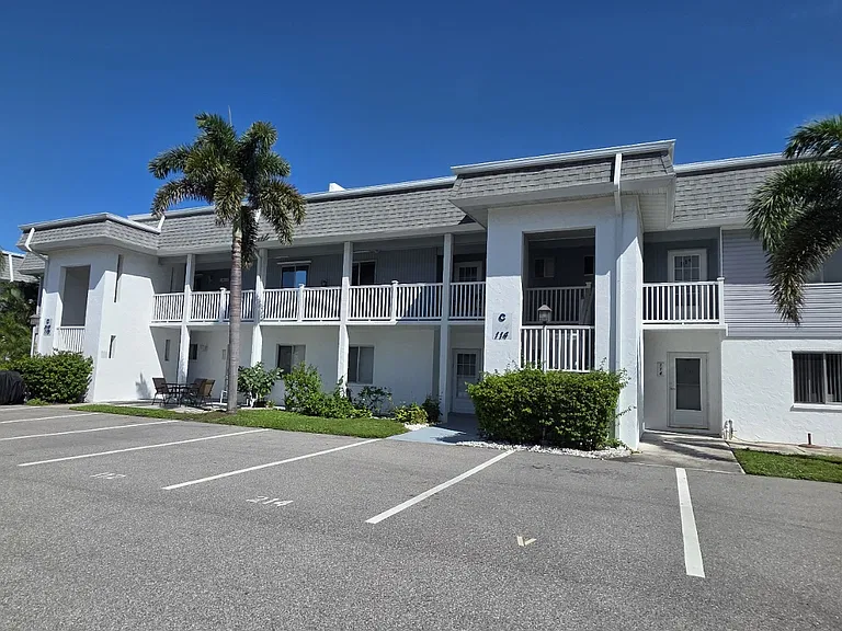 22375 Edgewater Dr — Photo 1