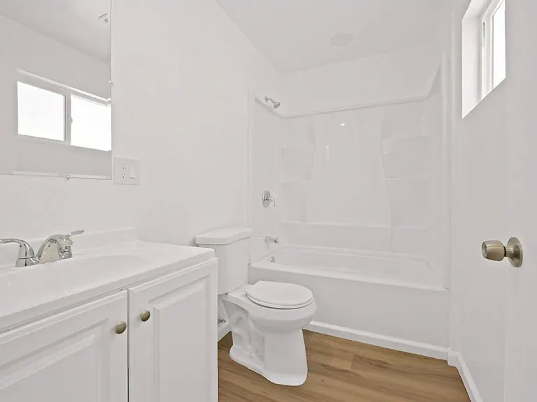 647 W 92nd St #1/2 — Photo 15