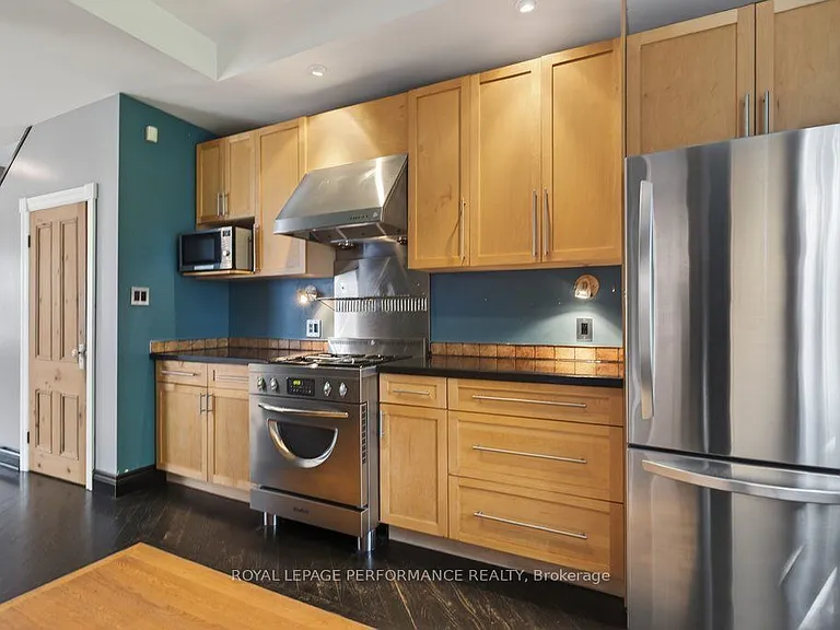 313 Lebreton St S — Photo 15