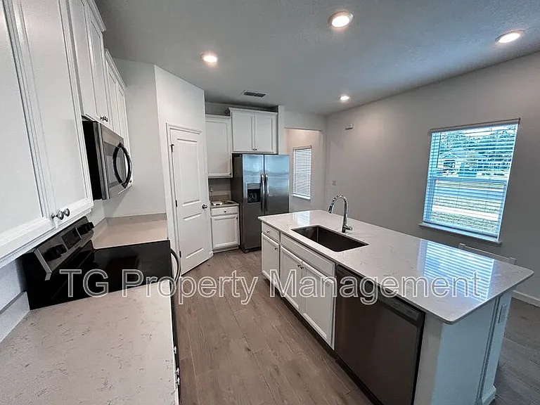 23 Lake Sinclair St — Photo 8