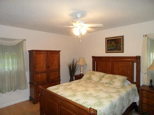3rd image of 511 E Country Club Dr