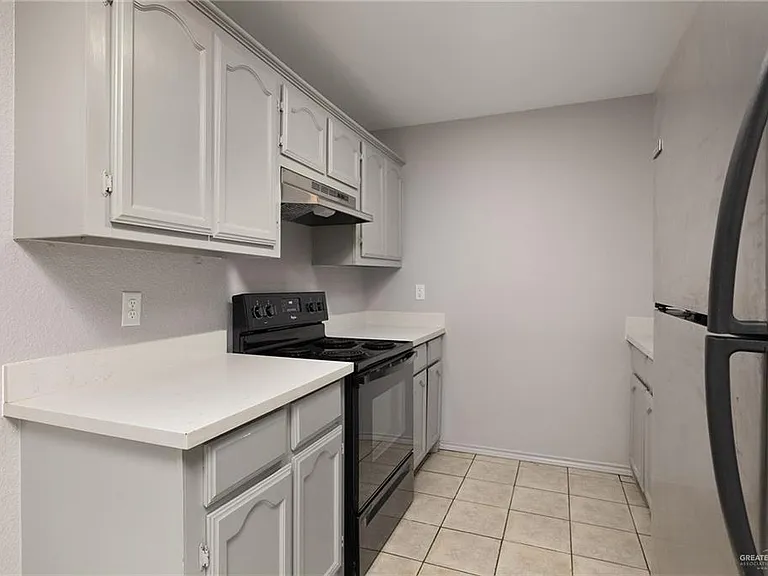 825 W 1st St #4 — Photo 3
