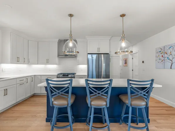 77 Cobblestone Circle, Mashpee, MA 02649