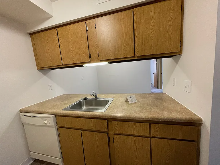 Charter Oaks Apartments — Photo 200