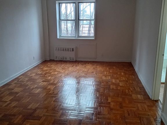 2nd image of 118 Pelham Rd #1