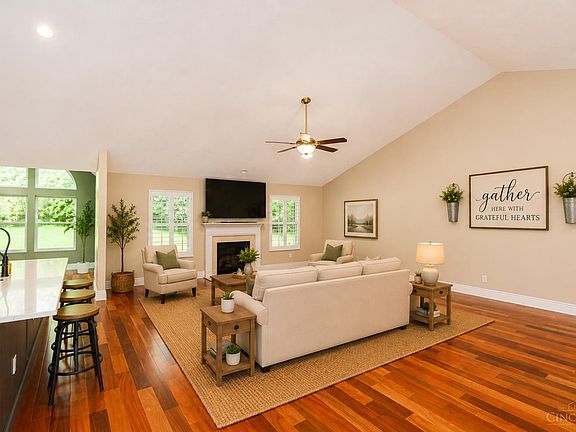 3rd image of 8 Belmont Ln