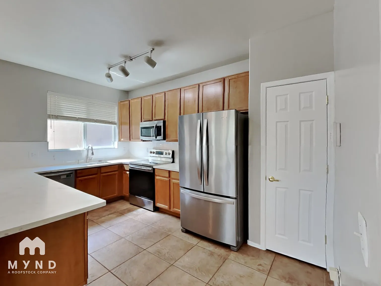 3 bed, 2.5 bath, 1661 sqft, $1,795 — Photo 4