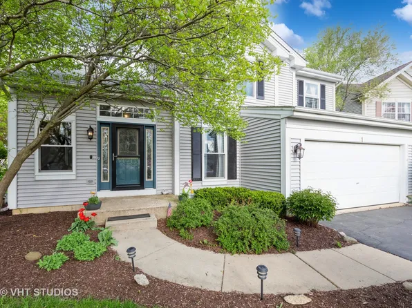 1 Arland Ct, Lake In The Hills, IL 60156