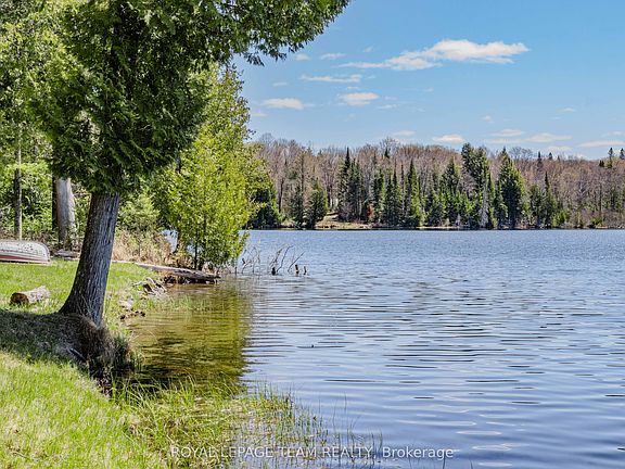 3rd image of 662 Long Lake Rd