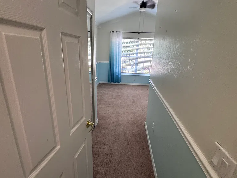 1289 Oxford Ln — Photo 13