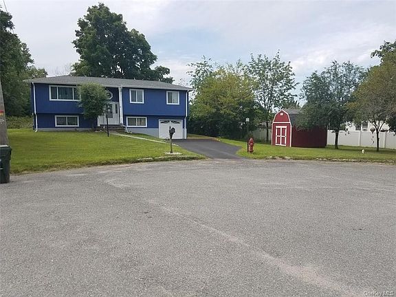 2nd image of 7 Aspen Ln