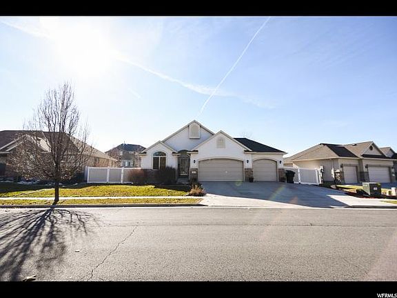 2nd image of 414 E Winchester Dr