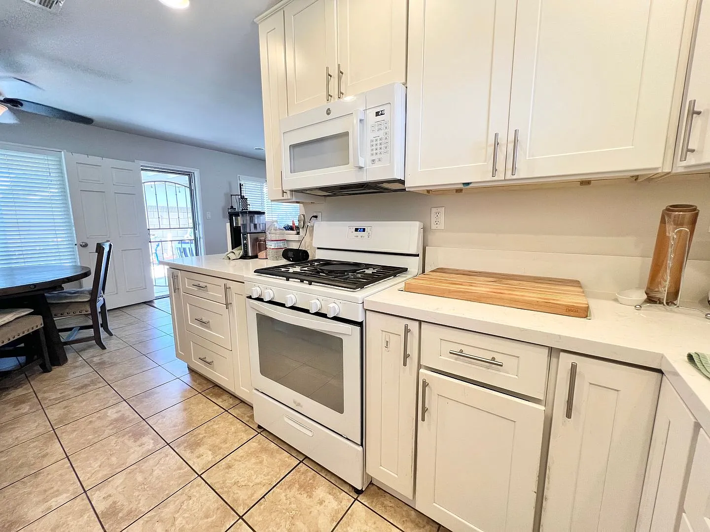 Quiet Long Beach 3BD/2BA Home w/ Pool, Laundry Hookups, & Garage — Photo 2