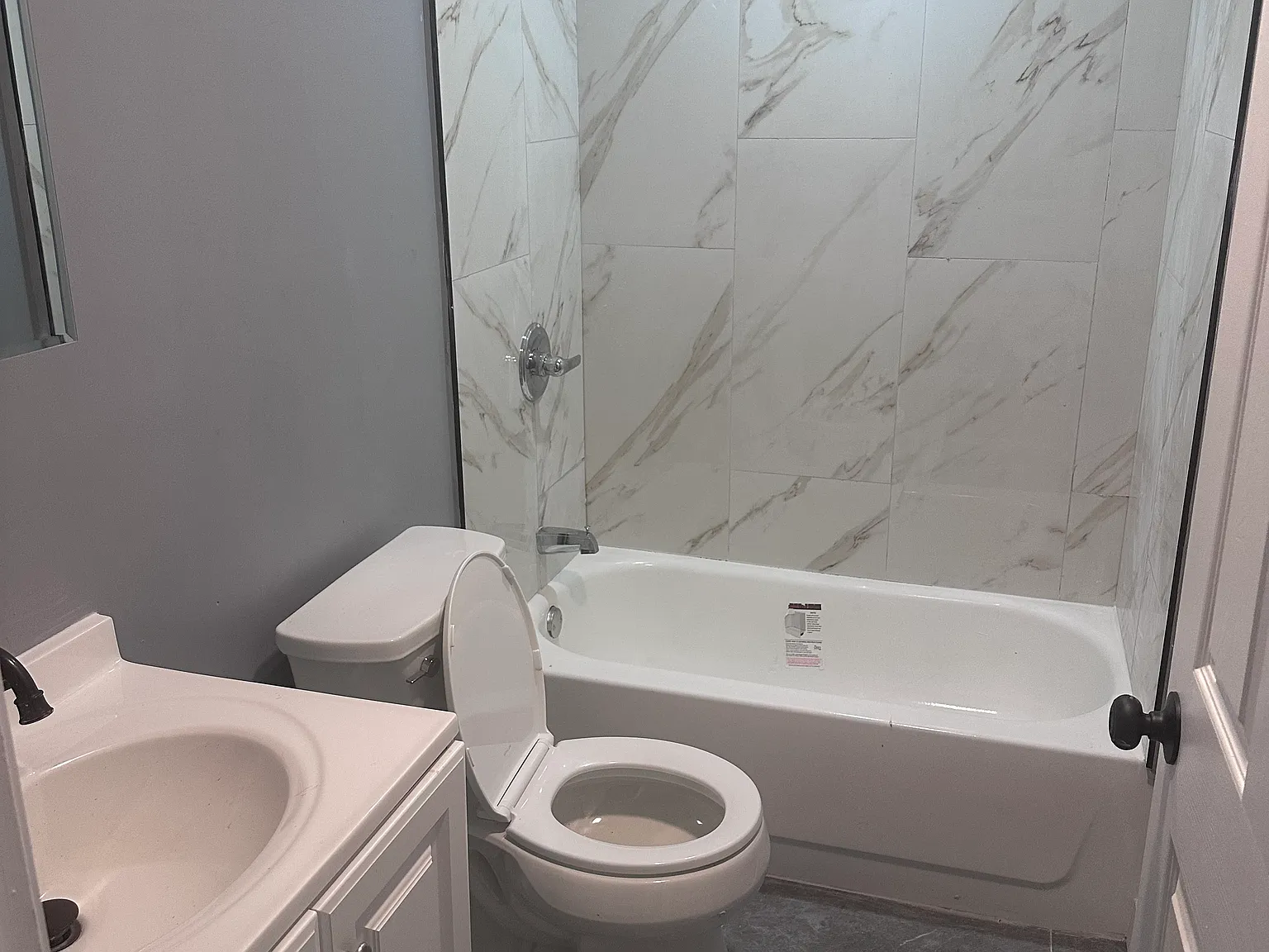 31 Edgewood St — Photo 2