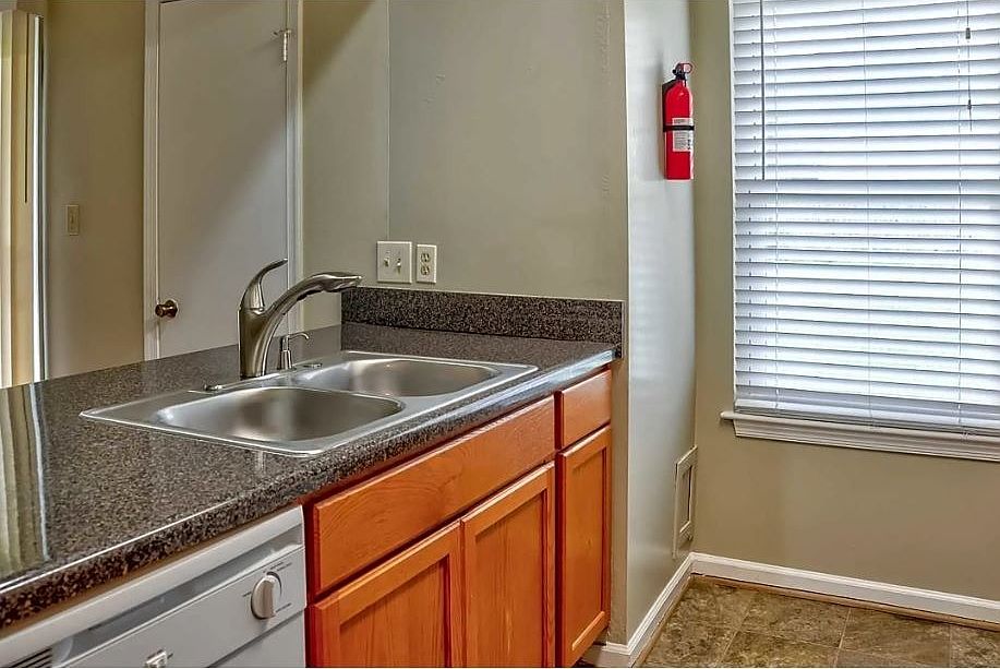 Central Kitchen Counter