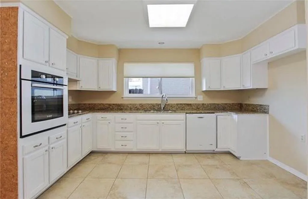3 bed, 2000 sqft, $3,000 — Photo 2
