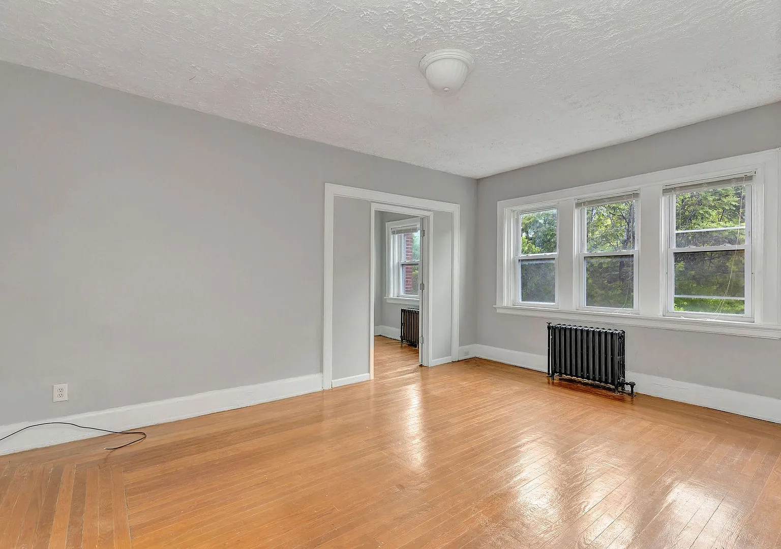Historical Apartments l Oak St — Photo 4