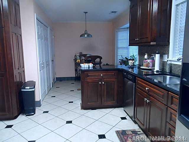 1st image of 570 Queen Brogan Ct