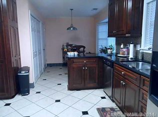 570 Queen Brogan Ct, Gastonia, NC 28054