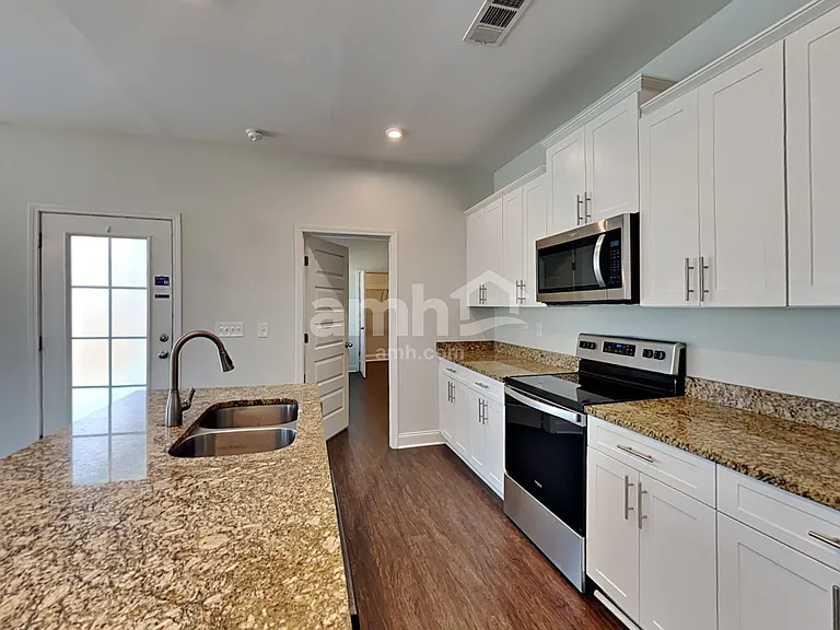 5534 Central Grove Sq — Photo 4