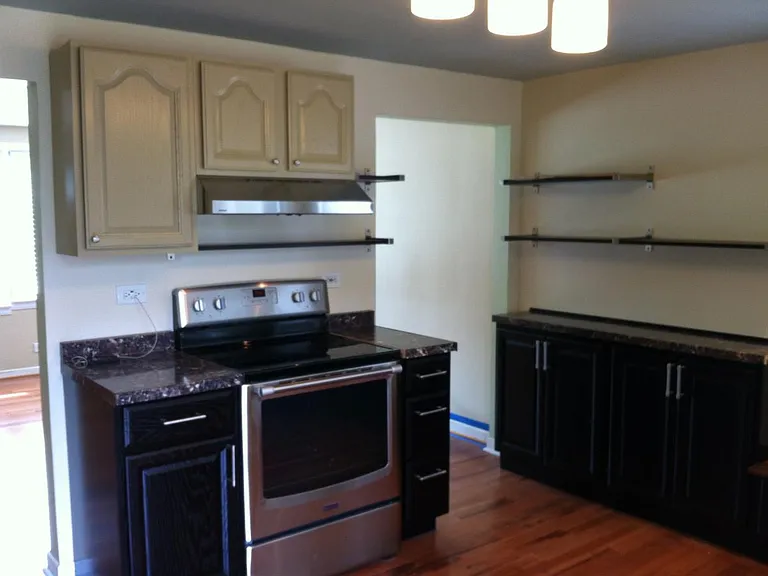 100 Hillgrove Ave #102 — Photo 5