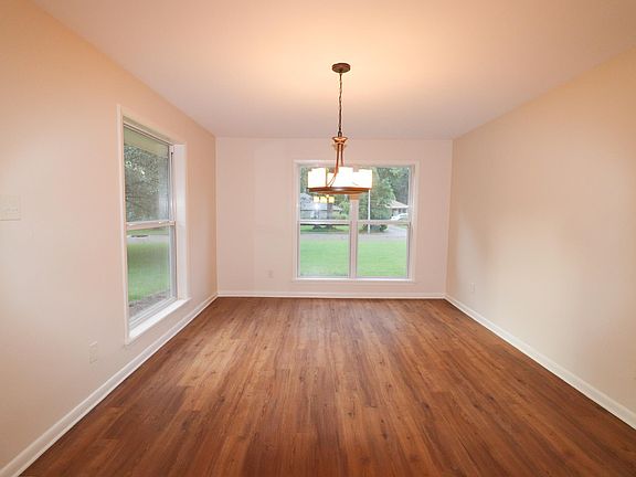 5th image of 305 Northwood Pl
