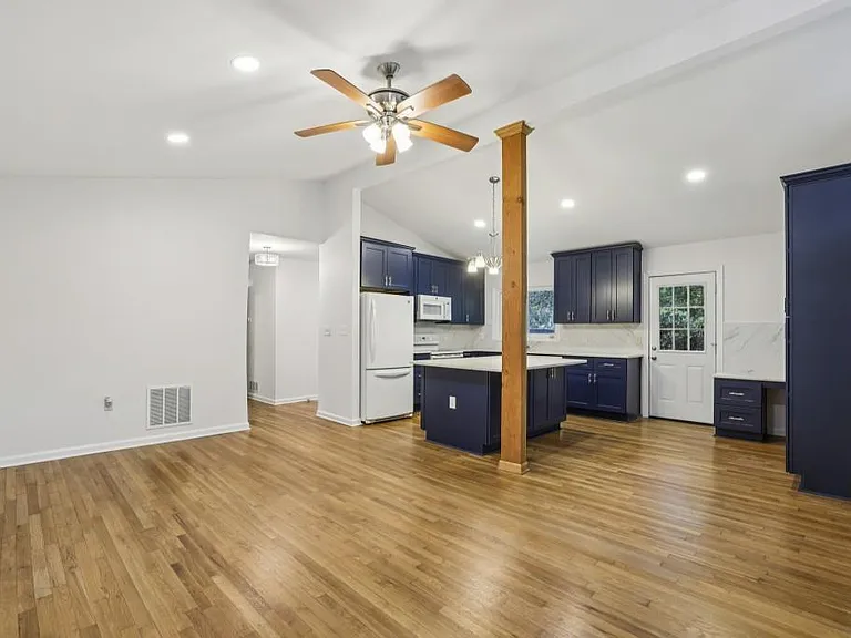2056A Abby Ln NE — Photo 12