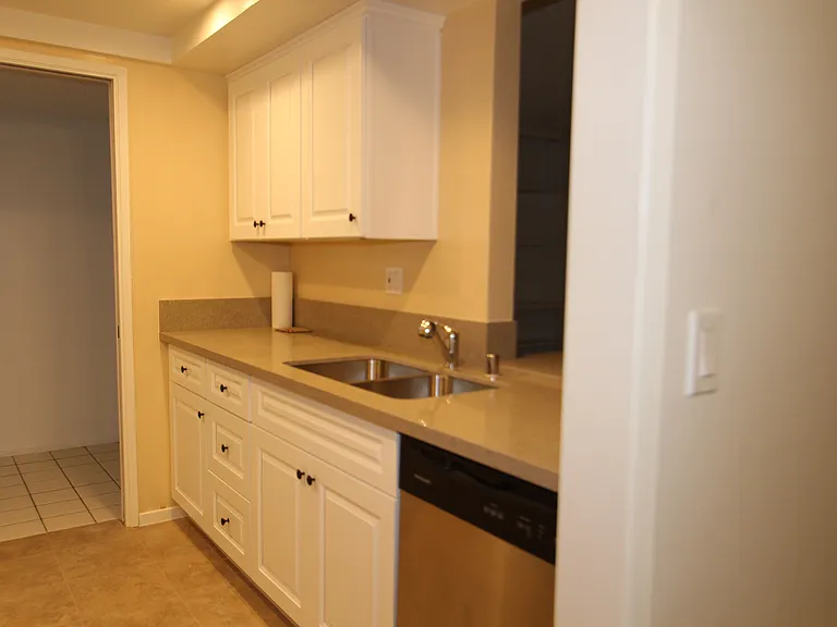 1137 Rosecrans Ave — Photo 17