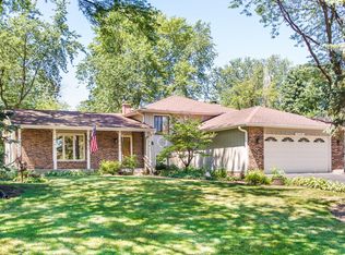 1S468 Monterey Ave, Oakbrook Terrace, IL 60181