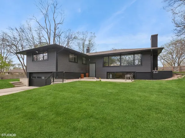 841 Hawthorne Dr, Naperville, IL 60540