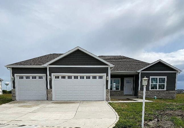 1st image of 3793 Bleacher Ave