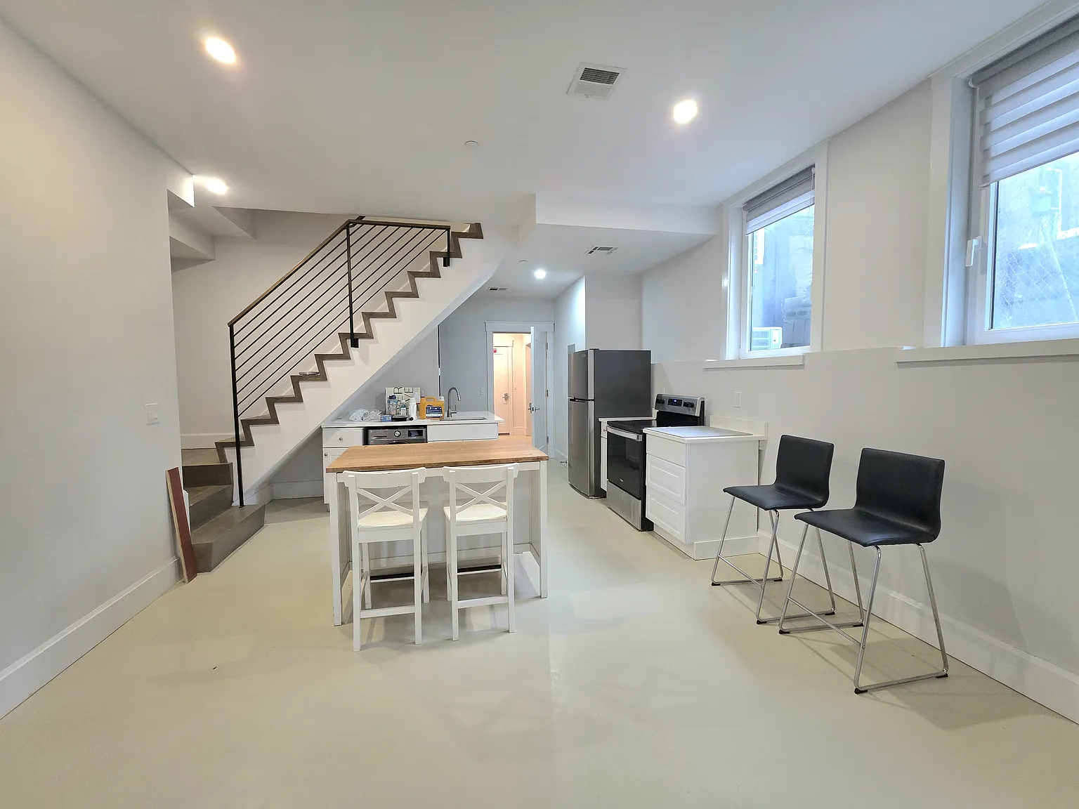3 bed, $3,300 — Photo 2